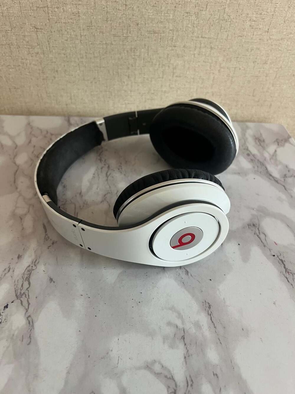Beats by Dr. Dre Studio 1.0 1st Gen Wired Over-Ear Headphones - White